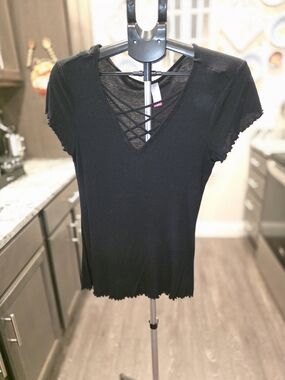No Boundaries Black Short-Sleeve V-Neck Top with Crisscross Detail